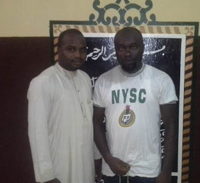 Man converts to Islam after promising to,if Buhari wins presidency. 1 1