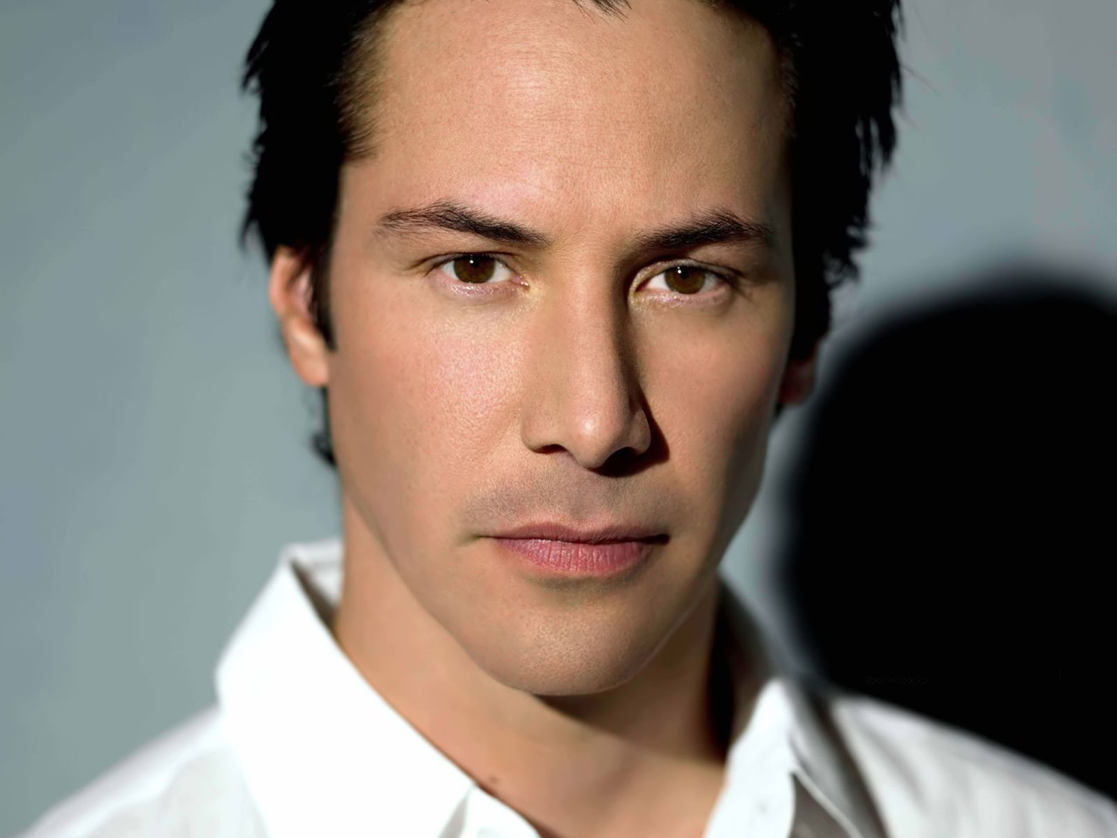 http://4.bp.blogspot.com/-YJlNfVECDEY/Tmh3x1JqvNI/AAAAAAAAHwU/CBMcNfX_cmo/s1600/keanu_charles_reeves.jpg