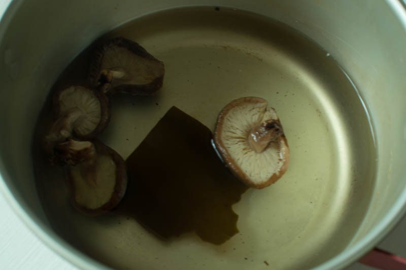 ซุปเห็ดแบบใส (Japanese Clear Mushroom Soup) Nipponkitchen