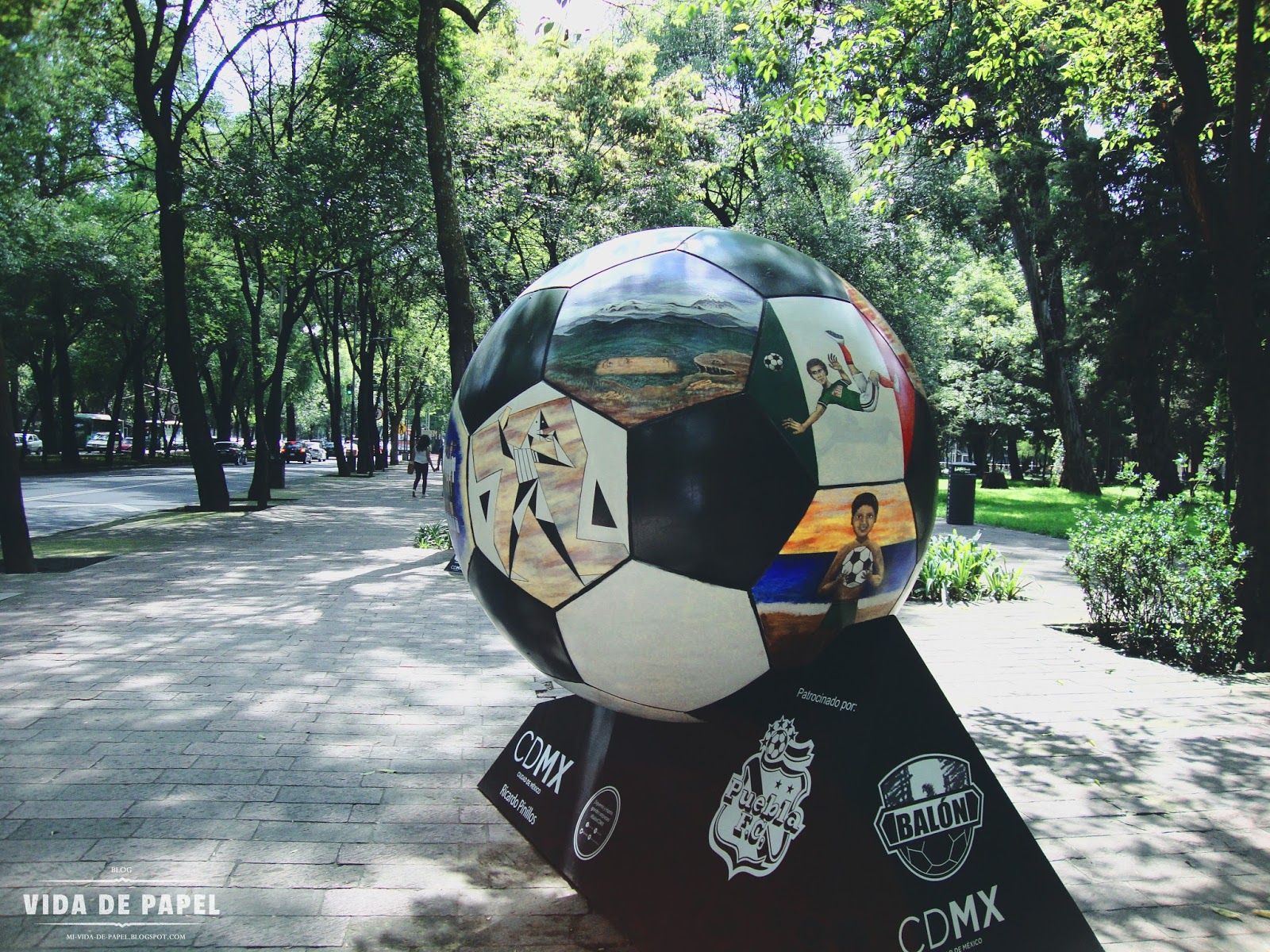 Fotografía Caminando por Chapultepec Vida de Papel