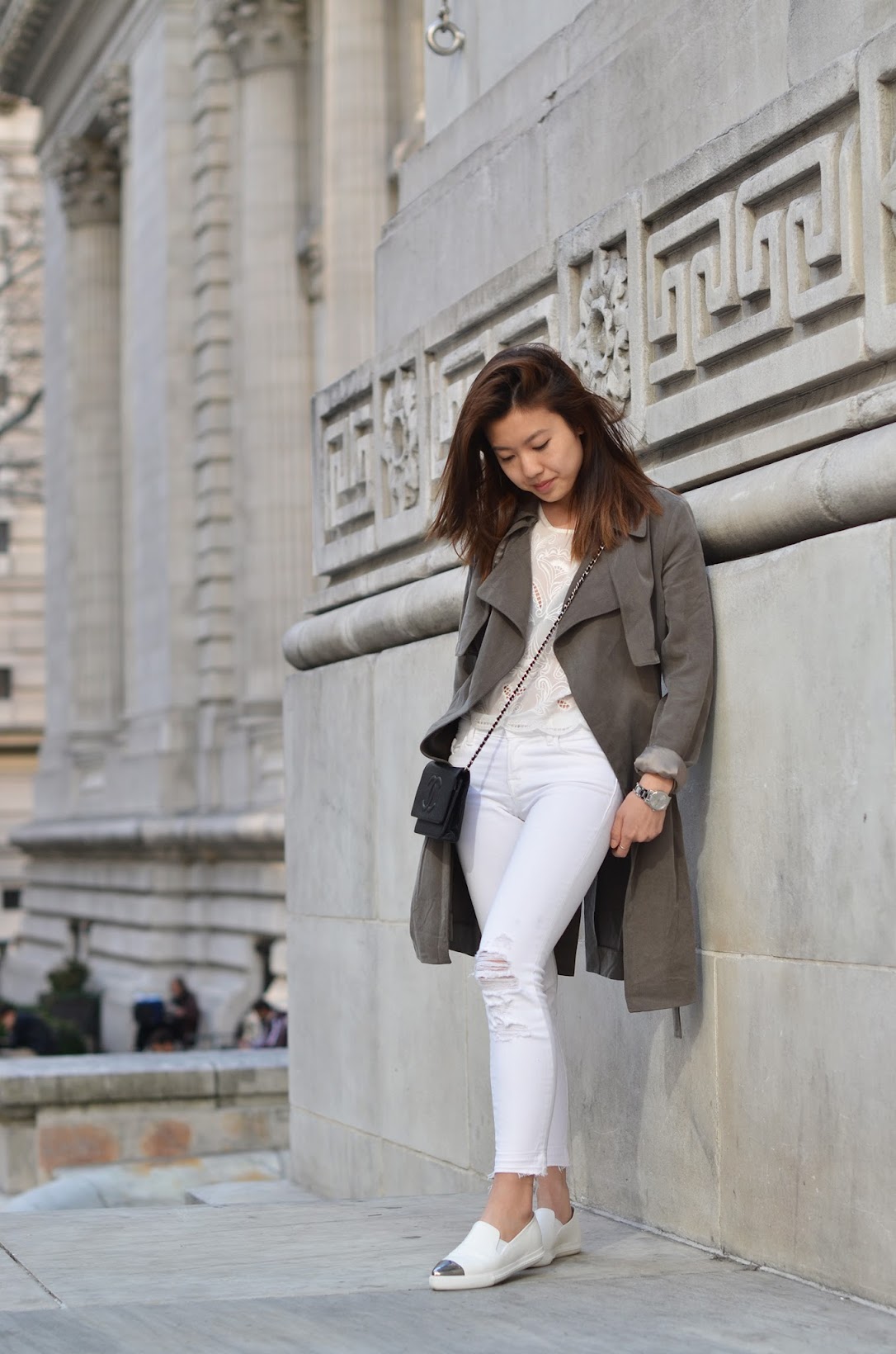 nypl outfit, trench coat, white jeans, white miu miu slip on sneakers, chanel woc