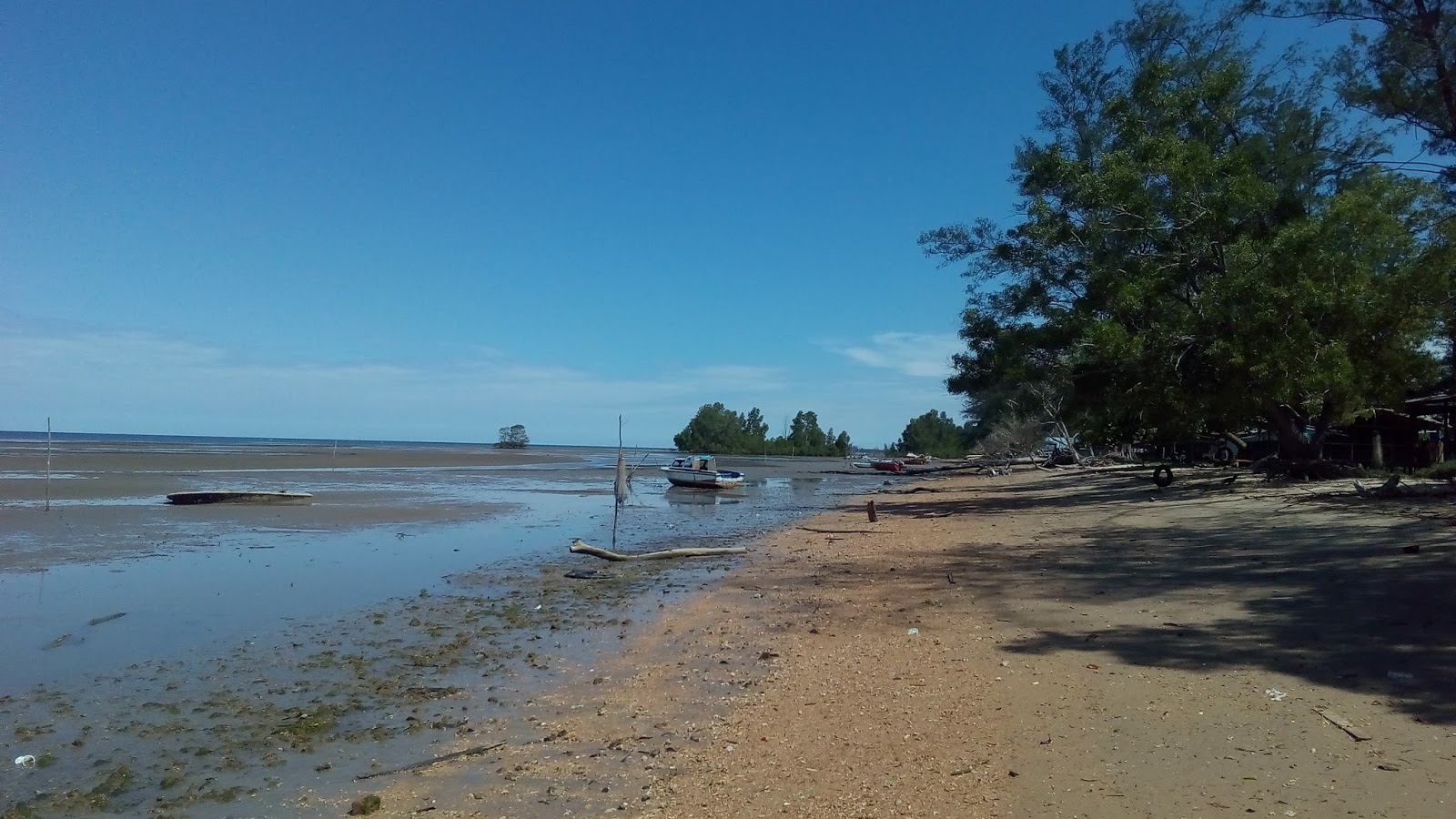 Tulisan Perantau: Pantai Teluk Lombok, Surga Tersembunyi di Desa Minyak