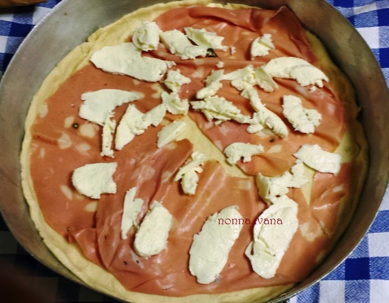 FOCACCIA STRIA FARCITA ALLA MORTADELLA, MOZZARELLA E BIETA!!!
