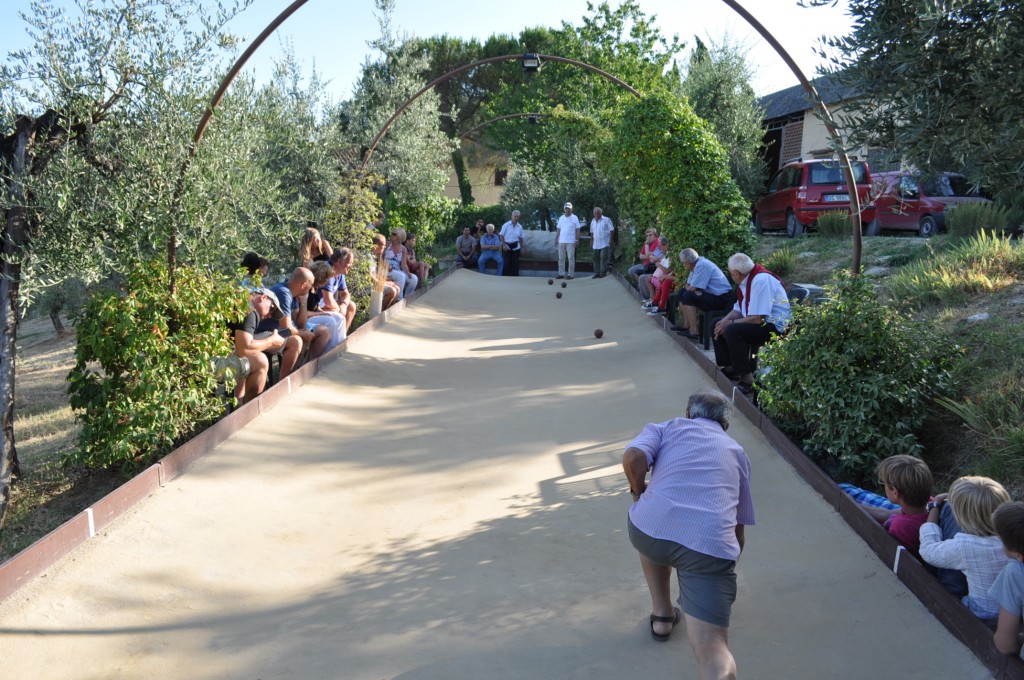 LE BOCCE LO STRISCIO, UNA PECULIARITA' TUTTA TOSCANA E DEL CHIANTI LE BOCCE LO STRISCIO, UNA PECULIARITA' TUTTA TOSCANA E DEL CHIANTI