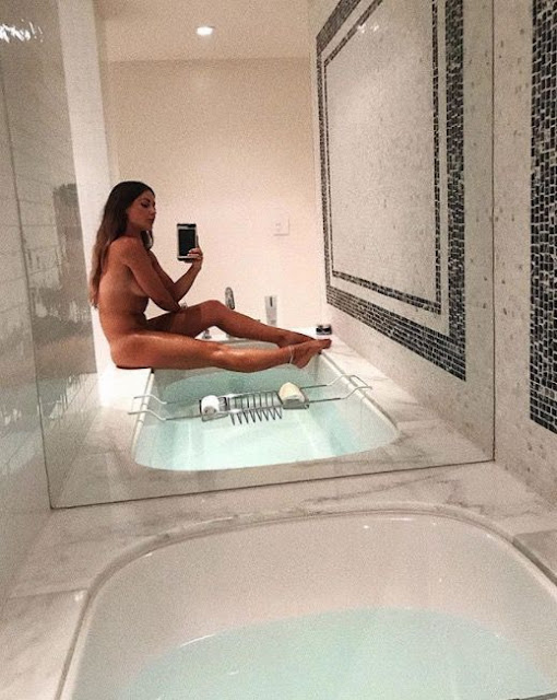 Louise Thompson boob, Nude, Nipslip, Topless Photo Louise Thompson boob, Nude, Nipslip, Topless Photo