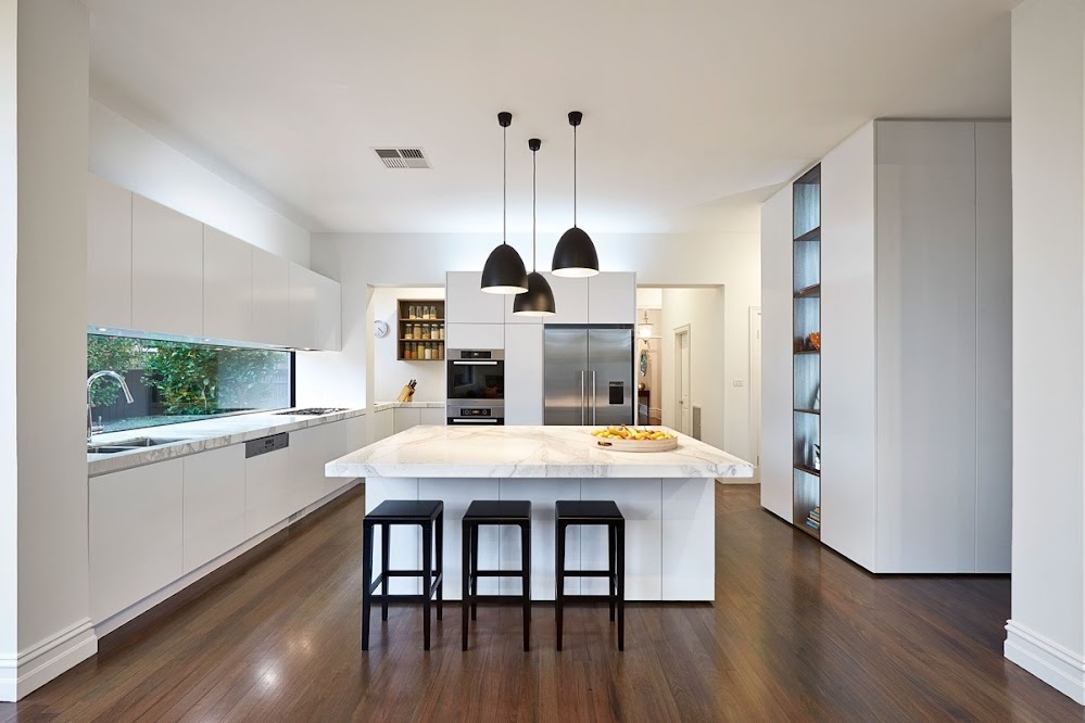 wooden-floor-black-fixtures-marble-kitchen