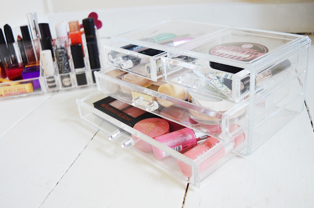 Makeup storage giveaway, beauty bloggers, UK beauty blog, FashionFake blog