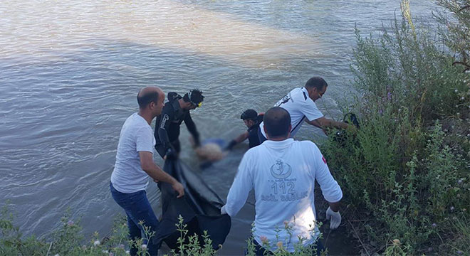Dicle Nehri'ne giren çocuk boğuldu Dicle Nehri'ne giren çocuk boğuldu