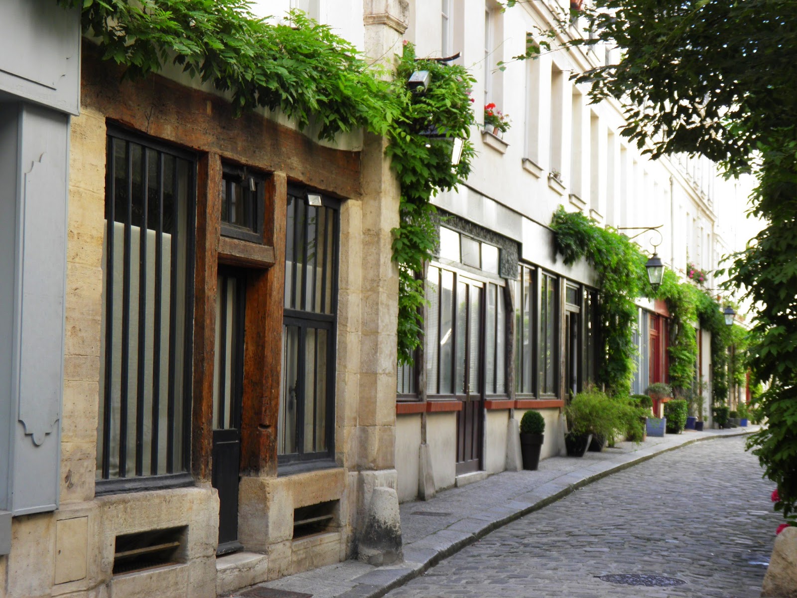 12 Place De La Bastille Cour Damoye 75011 Paris La cour Damoye - Parisian touch