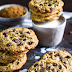 THE BEST CHEWY CAFÉ-STYLE CHOCOLATE CHIP COOKIES