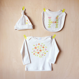 かわいい出産祝い,お名前入り,お名前プリント,オリジナル出産祝い,オーガニックコットン100%,かわいい,北欧,ベビー服,ベビーTシャツ