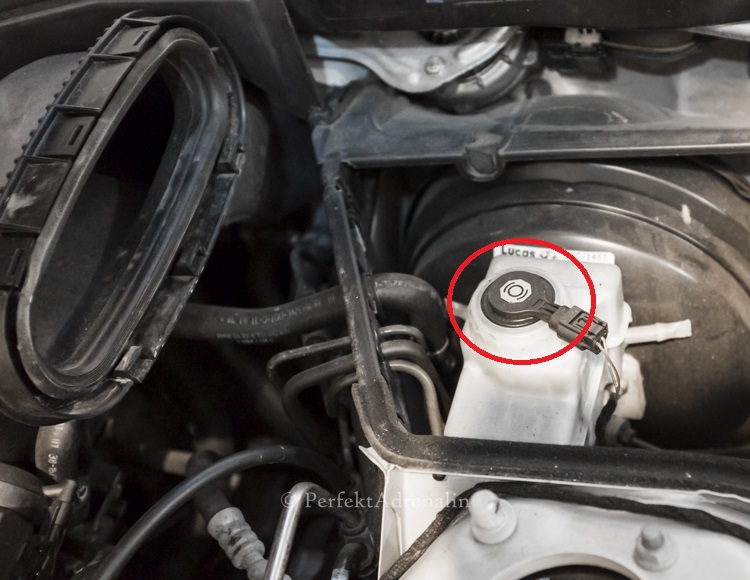 PerfektAdrenalin DIY Brake Fluid Flush on BMW E39 5 Series