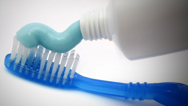 17 Cara Menghilangkan Karang Gigi Tanpa Harus ke Dokter Gigi