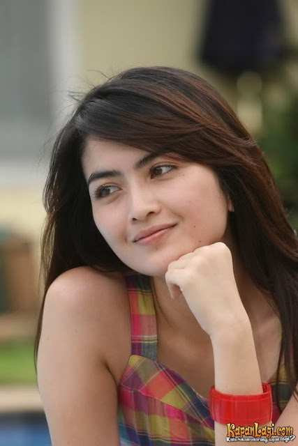 Artis Cantik IDA AYU KADEK DEVI:CARA BERHIJAB ATAU BERJILBAB