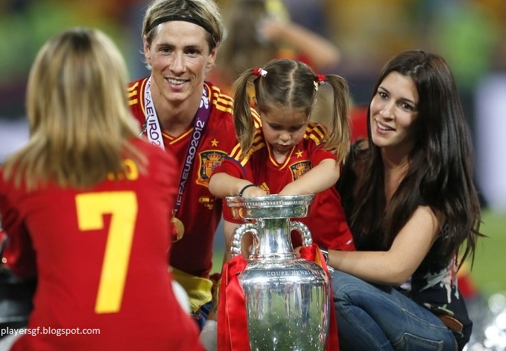 Fernando Torres and his wife Olalla are enjoying Spain's 40 in Euro
