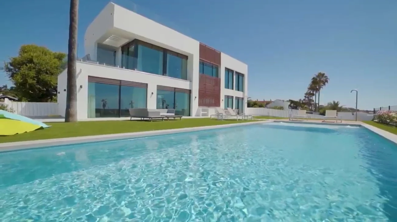 Home Interior Design Tour vs. Luxury frontline beach villa between Marbella and Estepona