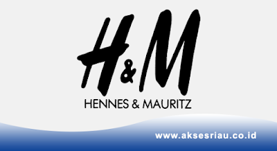 H & M Hennes & Mauritz Pekanbaru
