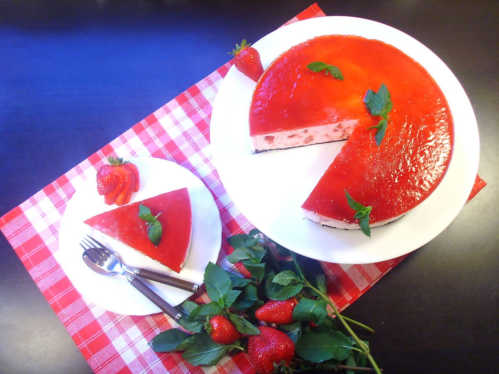 Angellove's Cooking Сладоледена киселомлечна торта със запечени ягоди / Frozen Yogurt Cake