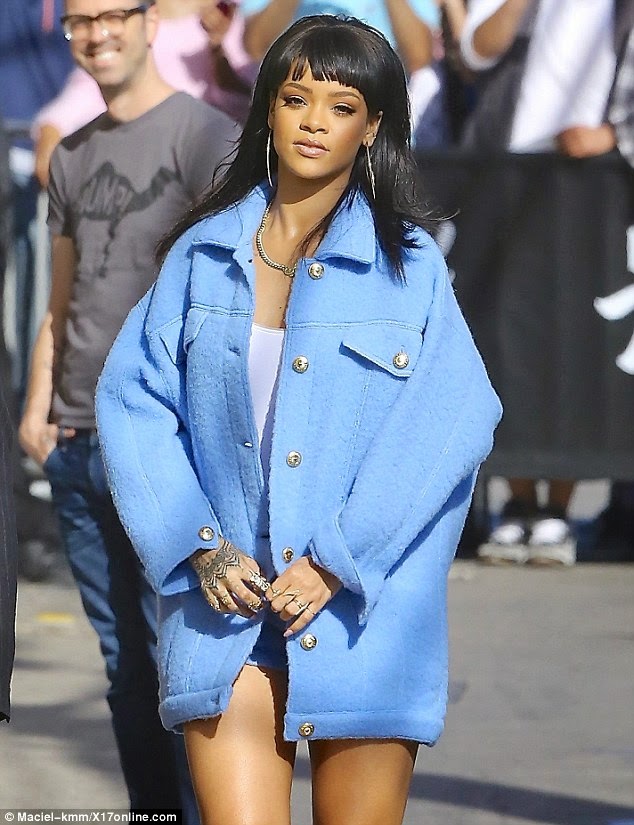 Check Out Rihanna, The Umbrella Singer In Those Legs!