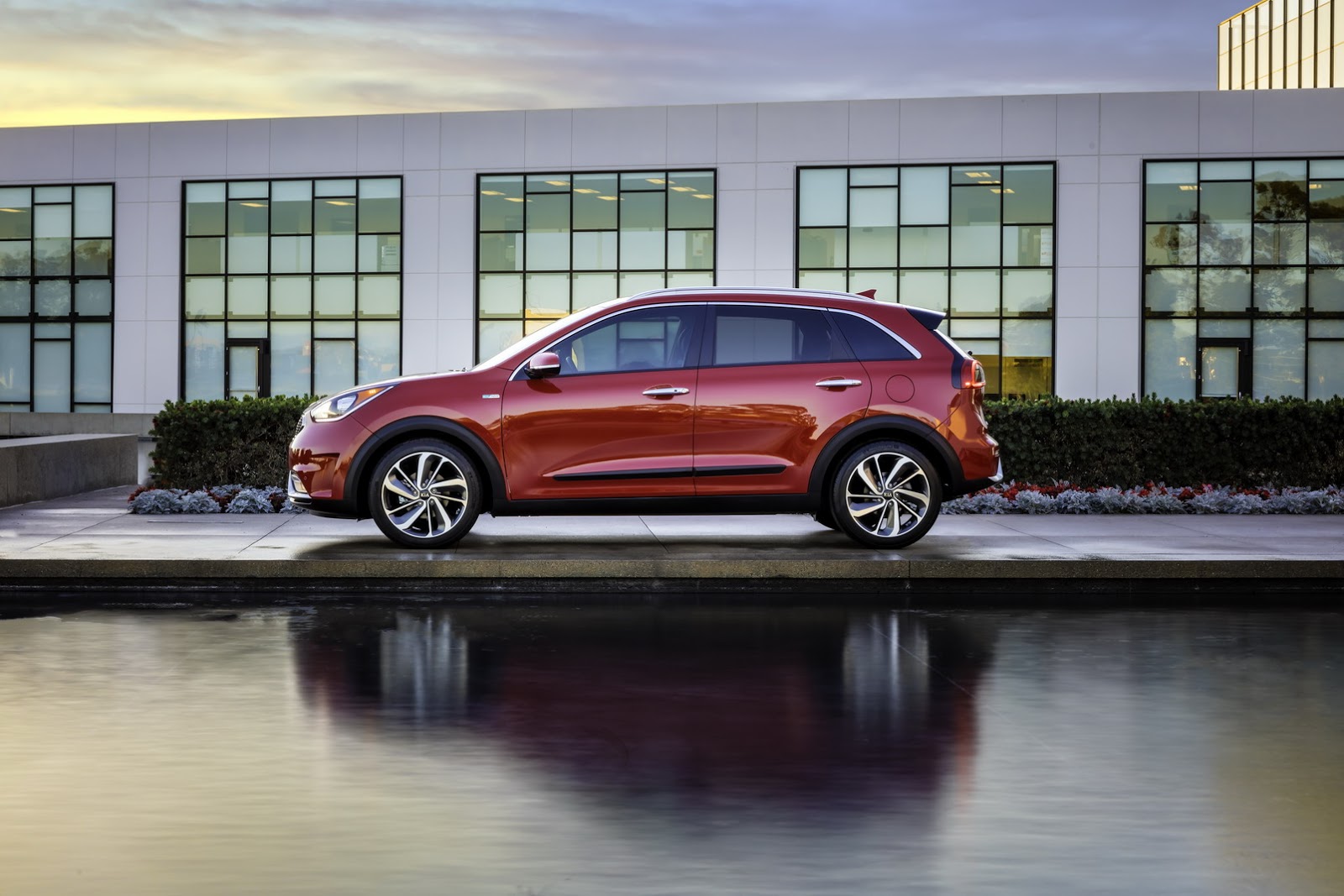 [Imagen: Kia-Niro-11.jpg]