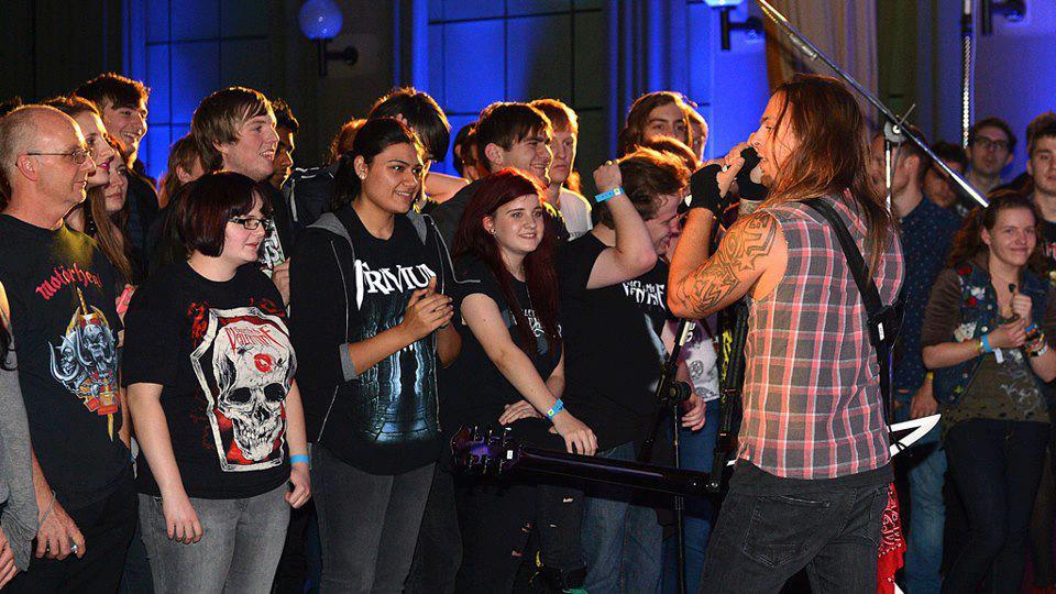 TÍTULO Y FECHA DEL LANZAMIENTO DEL ÁLBUM + PREMIERE DE ''TEMPER TEMPER'' + SHOW EN VIVO DE