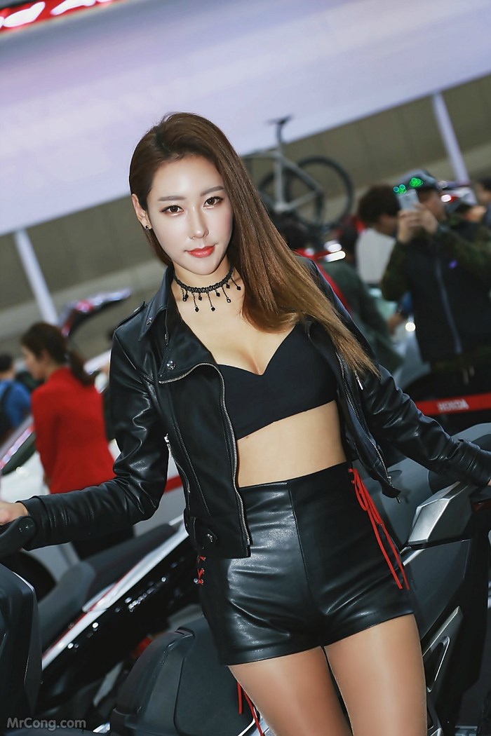 Kim Tae Hee&#39;s beauty at the Seoul Motor Show 2017 (230 photos) photo 7-0
