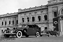السيارات الملكية من أمام قصر عابدين عام 1933