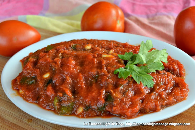 Titaina; Pisto De Tomate, Pimientos, Piñones Y Toyina Ó Atún
