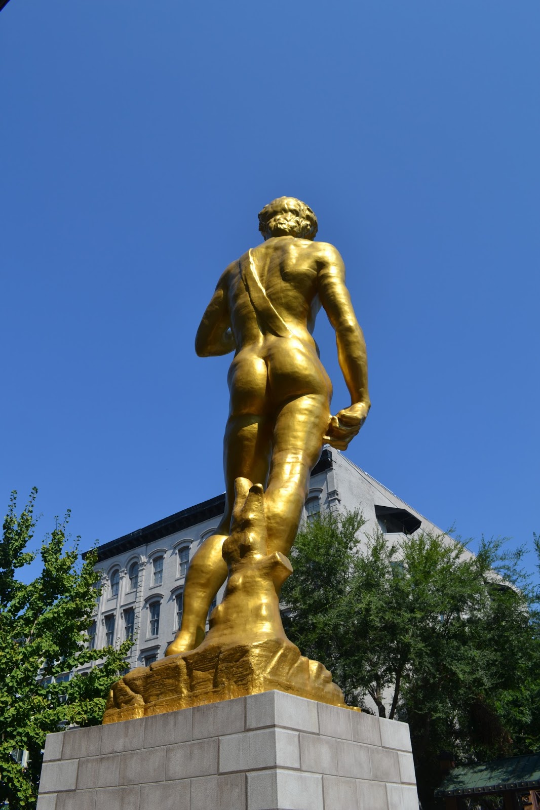 Travelin' Man: Gold Statue of David