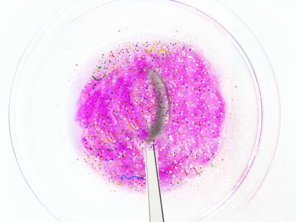 PARTY SLIME: Great for new years, birthday parties, & more! #howtomakeslime #slimerecipe #slime #slimerecipeeasy #playrecipesforkids #playrecipes #artsandcraftsforkids #craftsforkids #activitiesforkids #kidsactivities #kidscrafts