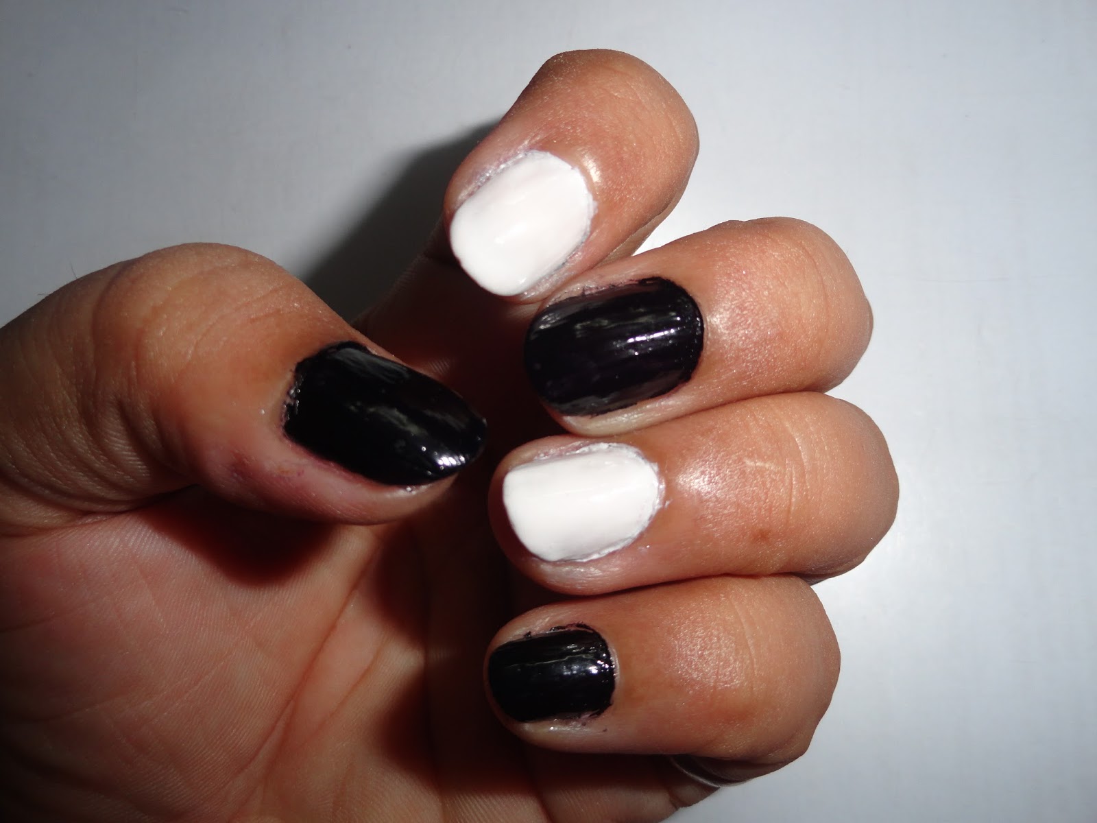 Simple Black and White Nails - wide 7