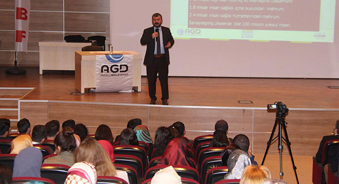 Dicle Üniversitesinde Küresel Sömürü Sistemi ve Çıkış Yolları konferansı Dicle Üniversitesinde Küresel Sömürü Sistemi ve Çıkış Yolları konferansı