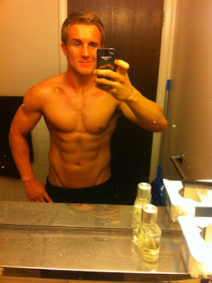 Undies & Shorts Lovers: Very Handsome Dudes Caught by Themselves