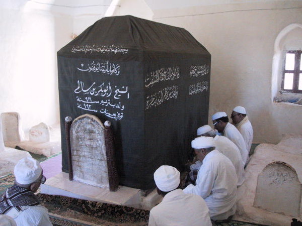 http://4.bp.blogspot.com/-YRUWDYNitvs/UHB5AtXLcTI/AAAAAAAABis/Wo7rY9kROGs/s1600/makam-sheikh-abu-bakar-salim.jpg