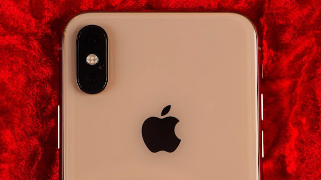 Apple reporta ingresos récord, pero también caída en venta de iPhone