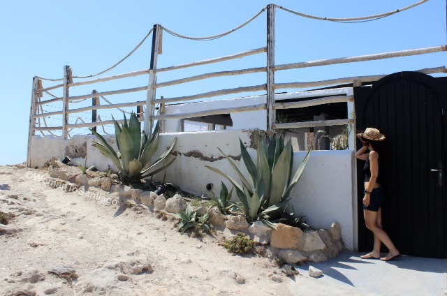 cabo-de-gata-almeria-cortijo-los-escullos-womantosantiago