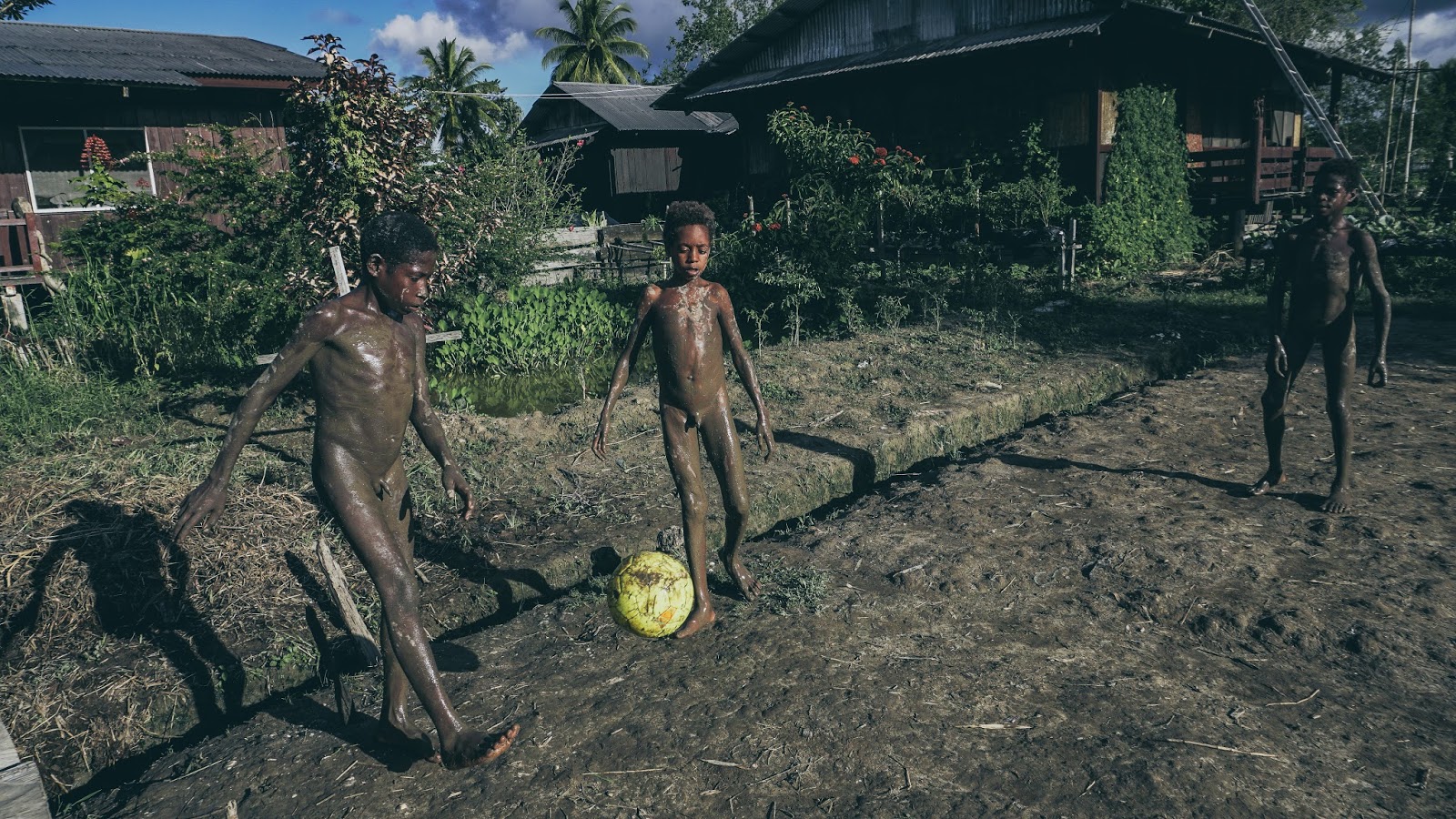 Kenapa Tuhan Ciptakan banyak Warna Kulit ? Perempuan Timor Kenapa Tuhan Ciptakan banyak Warna Kulit ? Perempuan Timor