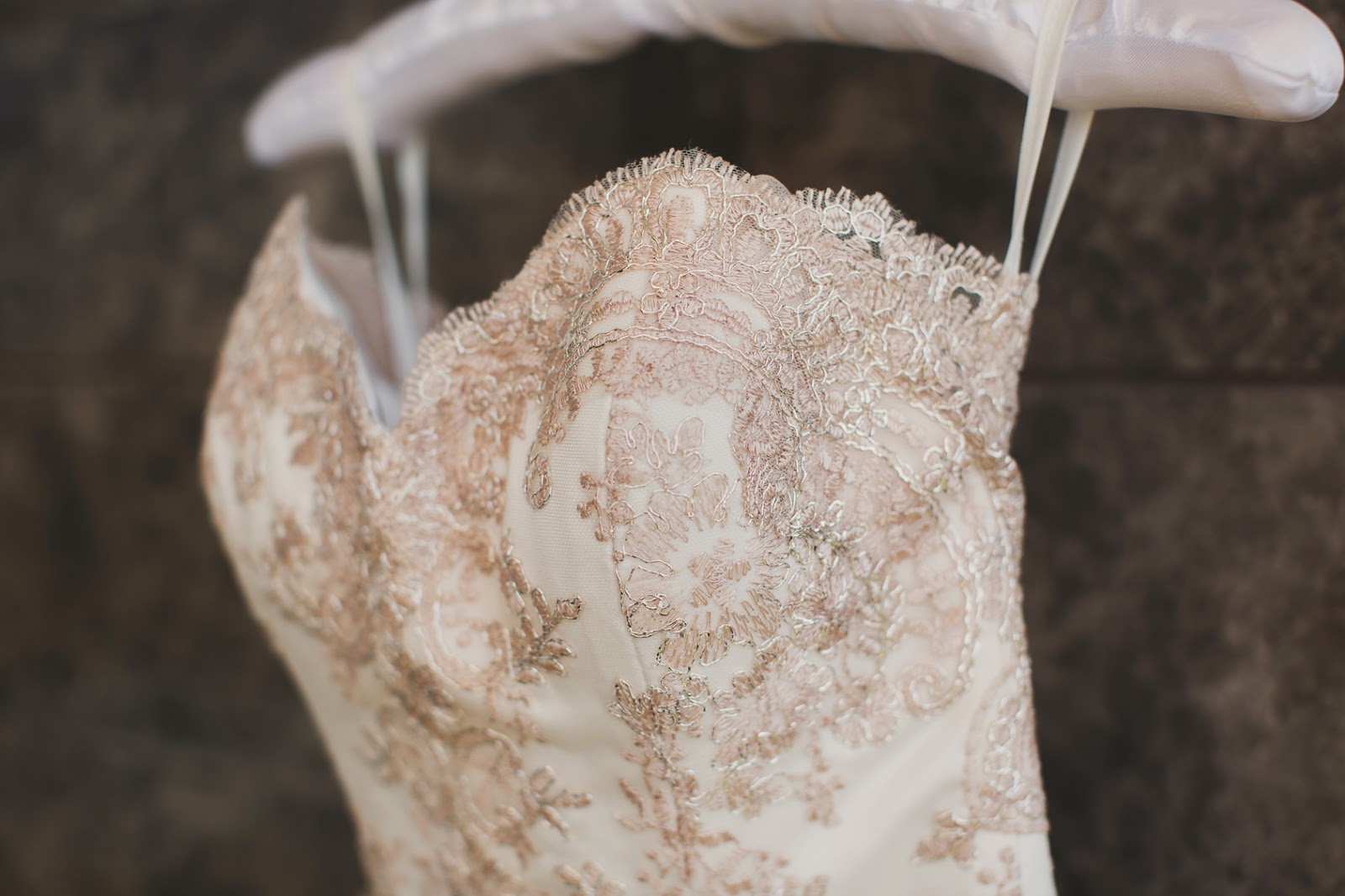 3 Tips to Choose the Best Wedding Gown Fabrics For Your Special Day