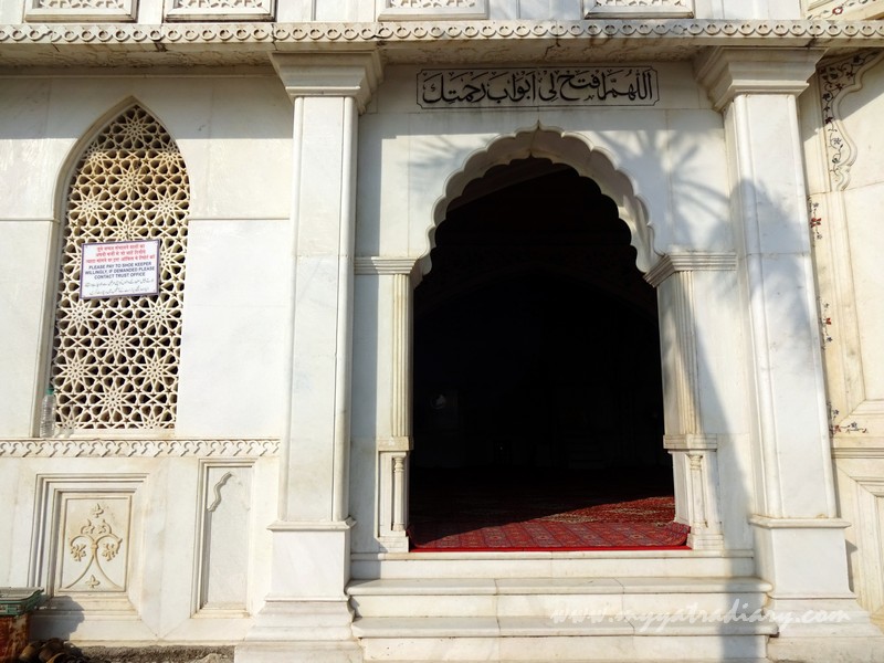 Meditation hall at Haji Ali Dargah, Mumbai