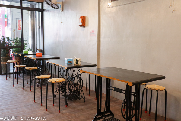 清食堂養生蔬食百匯|台中南區素食吃到飽只要250元|懷舊風用餐區 清食堂養生蔬食百匯|台中南區素食吃到飽只要250元|懷舊風用餐區