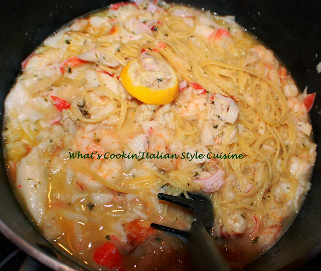 Seafood and Crab Lemon Scampi this is a seafood medley of all kinds of fish to make a scampi, This is how to make a lemon scampi sauce with scallops, shrimp, haddock, crab, lobster, clams and all kinds of seafood. You can even make a spinach and lemon sauce for this seafood which is another version I have added. This is all in one pan seafood that will go over pasta.