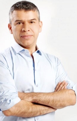 Julio Guzmán Julio Guzmán posando para la foto