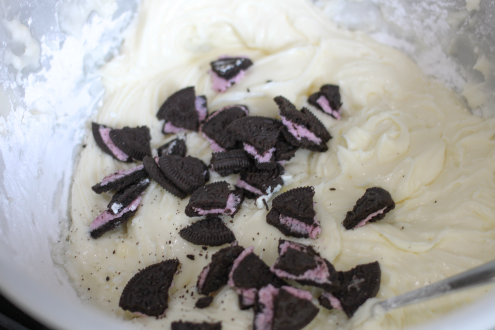 Strawberry Cheesecake Oreo Cupcakes Recipe | www.hannahemilylane.com