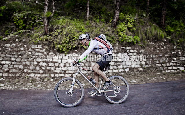Mountain Terrain Biking, Himachal Pradesh 2011 - Day 3 - Tani Jubber to  Kullu Sarhan Andre, Champion of MTB Himachal 2010, is really a passionate rider who has great sport spirit !!!