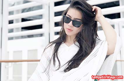 Felicya Angelista - Makin Sayang Kamu Lirik Lagu Felicya Angelista - Makin Sayang Kamu