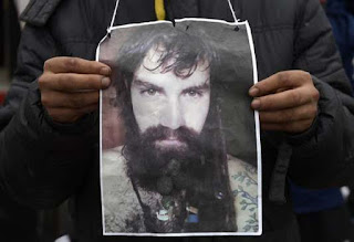 SANTIAGO MALDONADO A ÉTÉ VU POUR LA DERNIÈRE FOIS LE 1ER AOÛT 2017, ALORS QUE LA GENDARMERIE DISPERSAIT UN RASSEMBLEMENT DE LA COMMUNAUTÉ MAPUCHE, EN PATAGONIE.