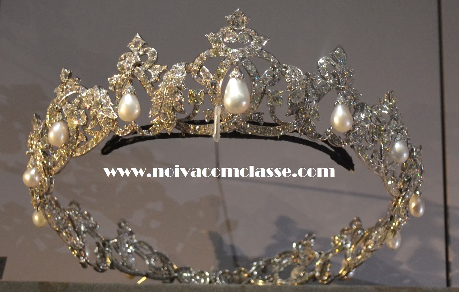 Exposição Cartier Paris 20132014 Tiaras Noiva com Classe Esteve Lá