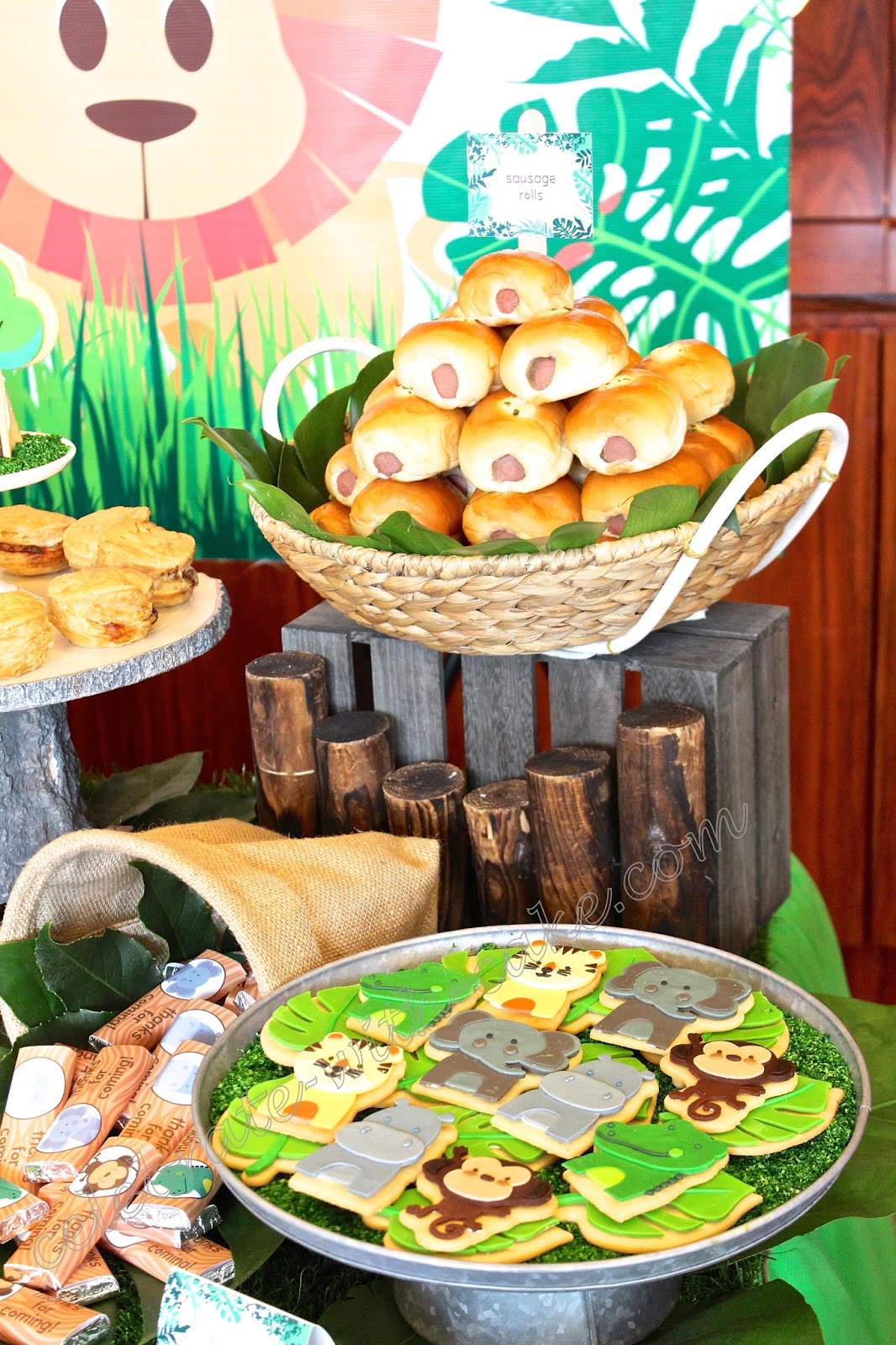 Safari Themed Dessert Table (please click post for more pictures)