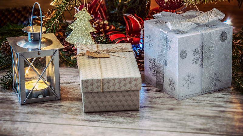 Christmas Tree, Gifts and Decorations