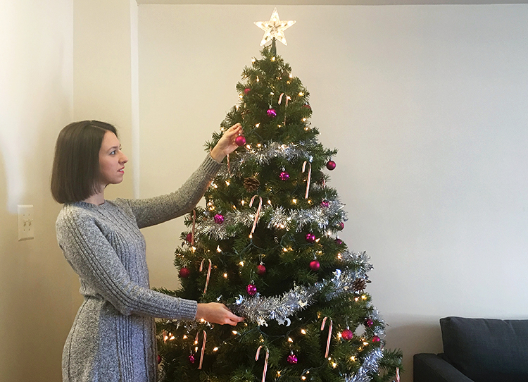 How to decorate the perfect Christmas tree in 10 steps (and dismantle